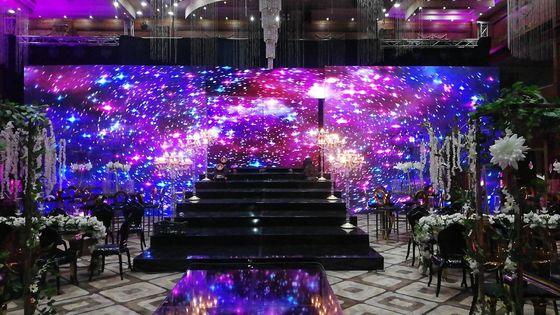 Dikişsiz İçerideki LED Ekran Ekran Paneli P1.53 Eğilmiş 160° Görme açısı