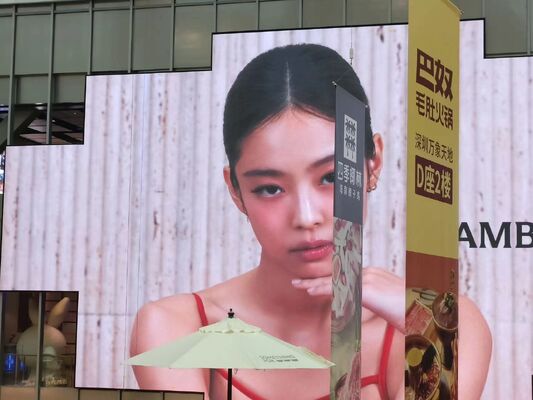 P4 High Brightness Outdoor LED Display Screen IP65 Waterproof LED Billboard with 3840-7680Hz Refresh Rate